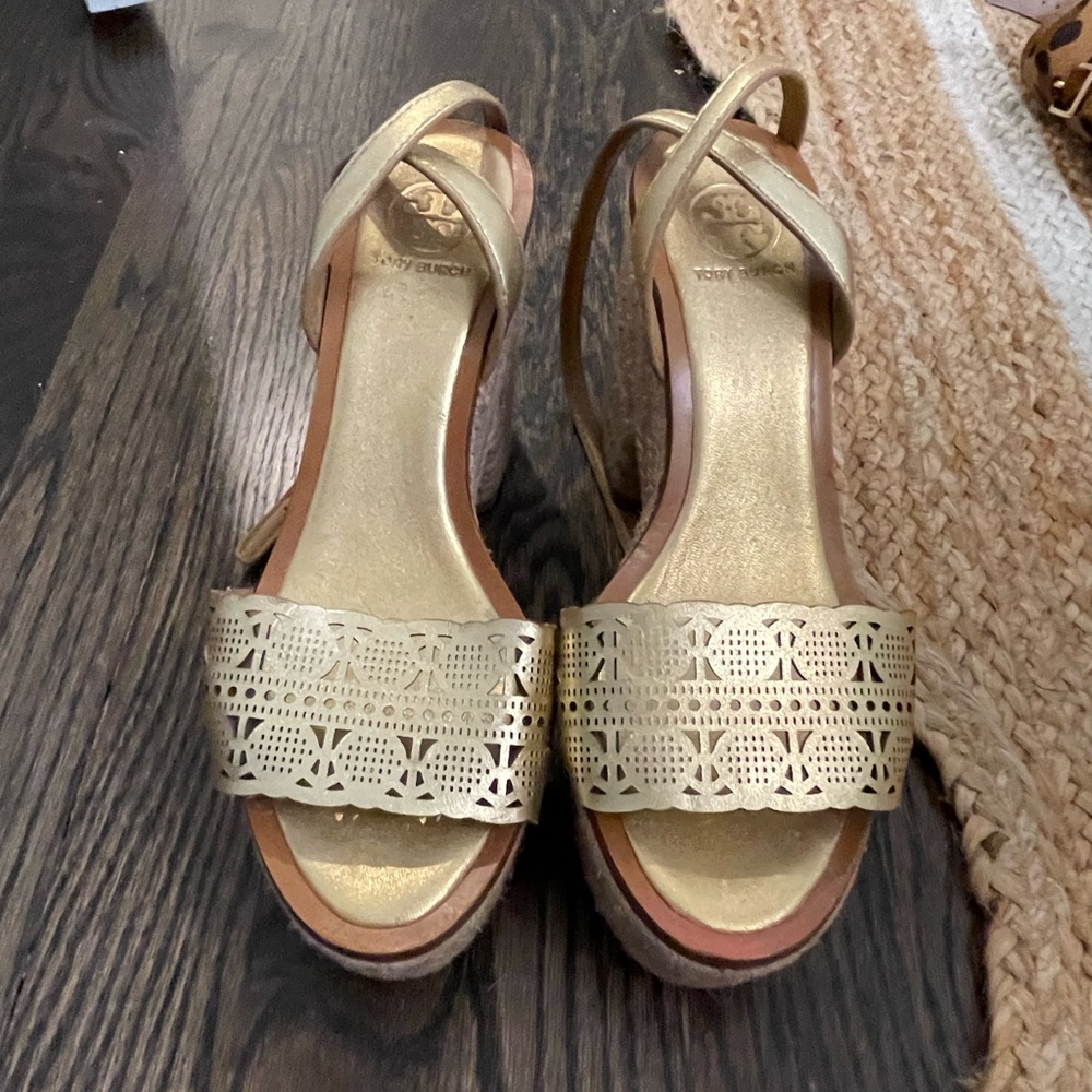 NEVER WORN TORY BURCH PLATFORMS